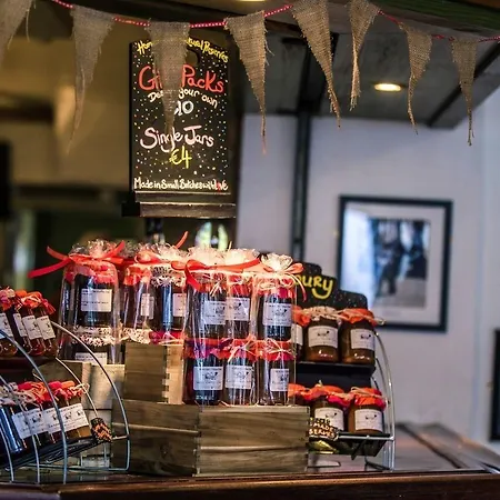 Mc Kevitts Village קרלינגפורד