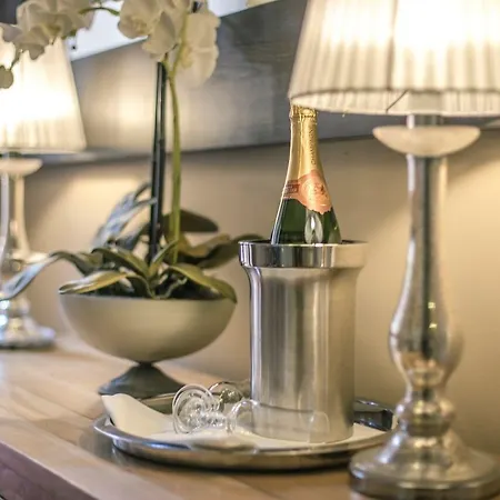 מלון Mc Kevitts Village 2*