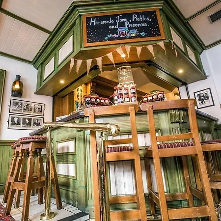 酒店 Mc Kevitts Village 2*