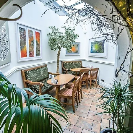 Hotel Mc Kevitts Village 2*