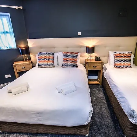 מלון Mc Kevitts Village 2*