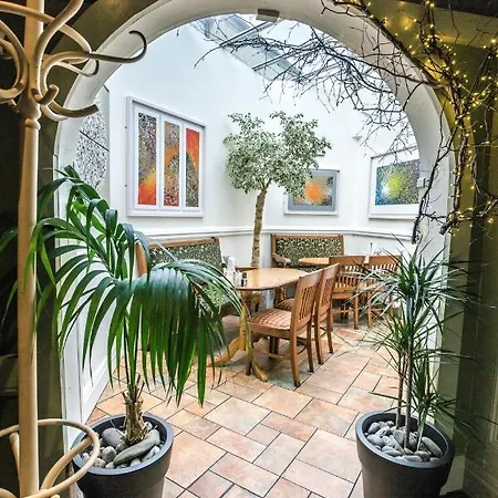 Mc Kevitts Village קרלינגפורד